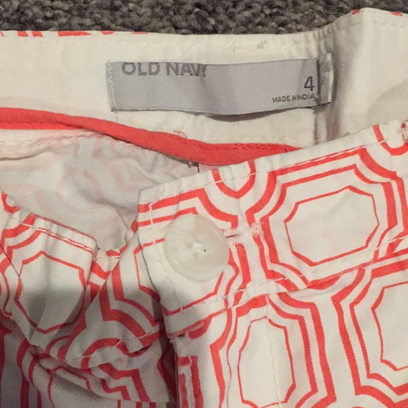 Women’s old navy shorts size 4 - Picture 2 of 3